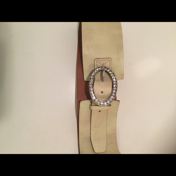 Ladies wide medium sized leather belt